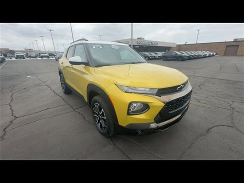 Certified 2023 Chevrolet TrailBlazer ACTIV w/ Sun and Liftgate Package image 2