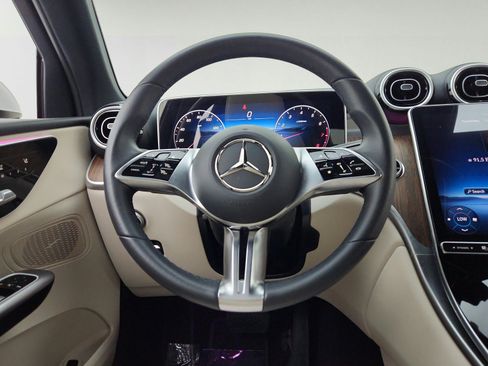 Used 2025 Mercedes-Benz GLC 300 image 30