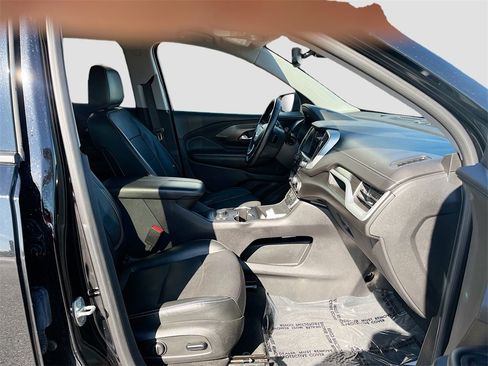 Used 2023 GMC Terrain SLT image 27