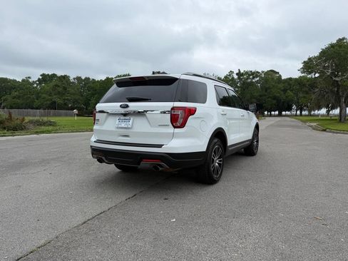 Used 2018 Ford Explorer XLT FWD image 5