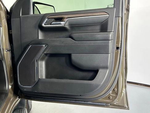 Used 2024 Chevrolet Silverado 1500 LT image 9