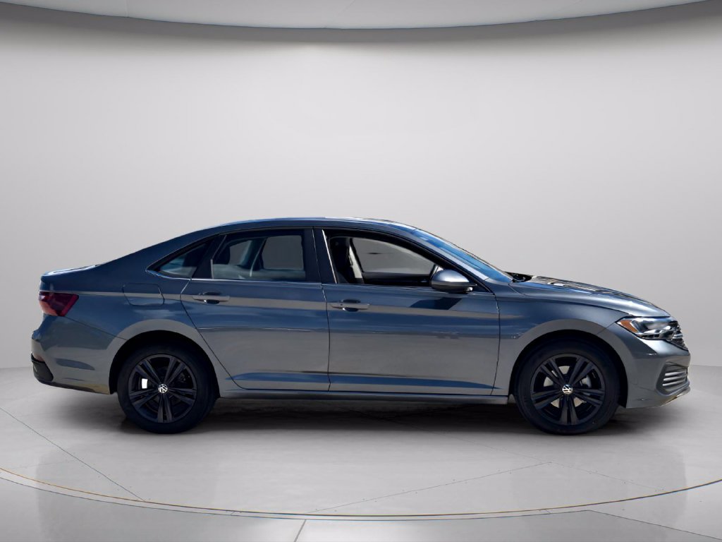 Certified 2023 Volkswagen Jetta SE w/ Panoramic Sunroof Package FWD image 7