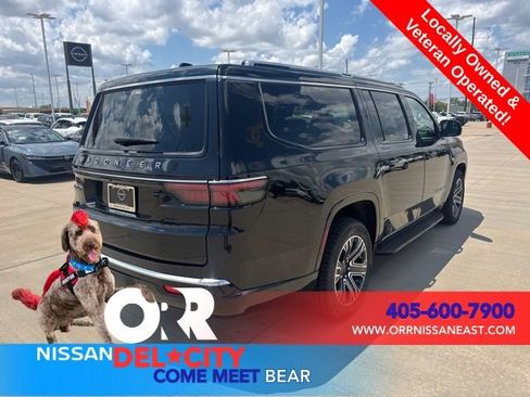 Used 2024 Jeep Wagoneer L Series II RWD image 5