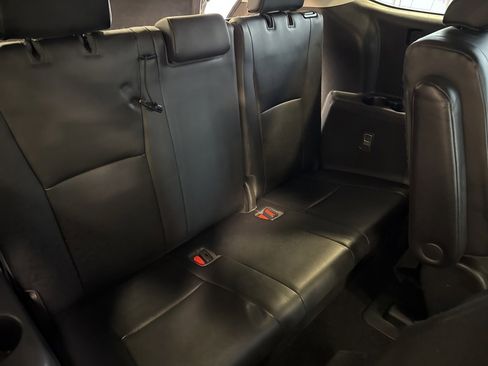 Used 2020 Toyota Highlander XLE image 17