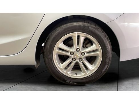 Used 2018 Chevrolet Cruze LT w/ Convenience Package FWD image 19