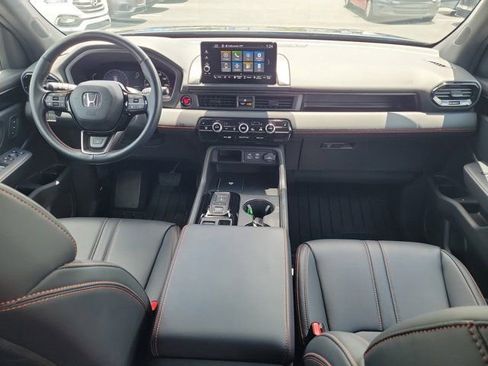 Certified 2025 Honda Pilot TrailSport image 2