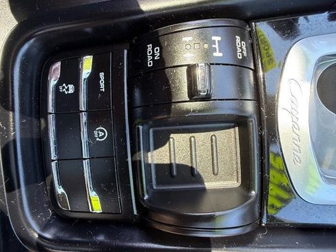 Used 2017 Porsche Cayenne AWD/4WD image 36