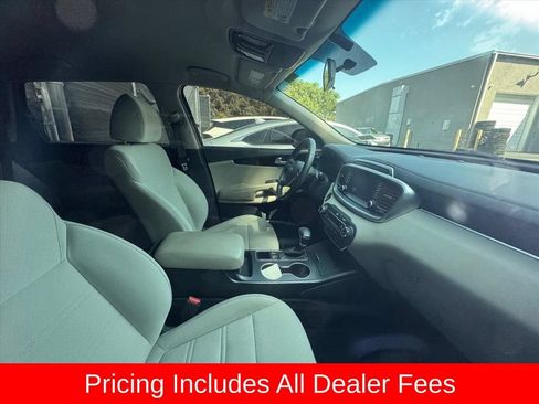 Used 2020 Kia Sorento S FWD image 3