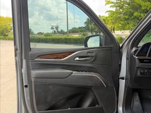 Used 2021 Cadillac Escalade ESV Premium Luxury w/ Driver Assist Tech Package AWD/4WD image 29