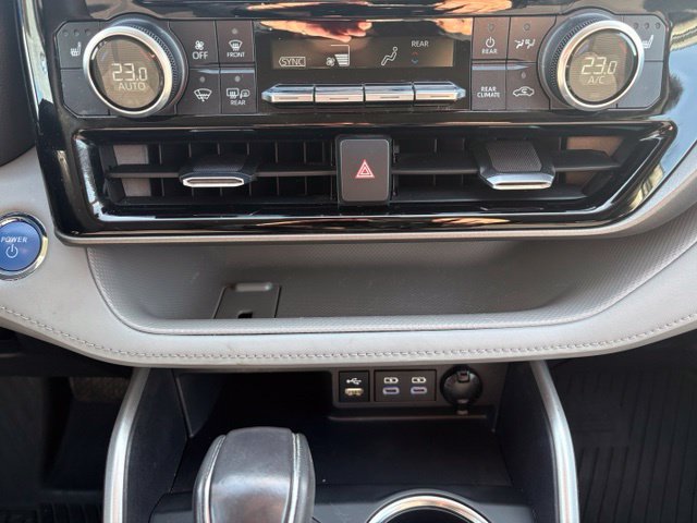 Used 2022 Toyota Highlander LE AWD/4WD image 32