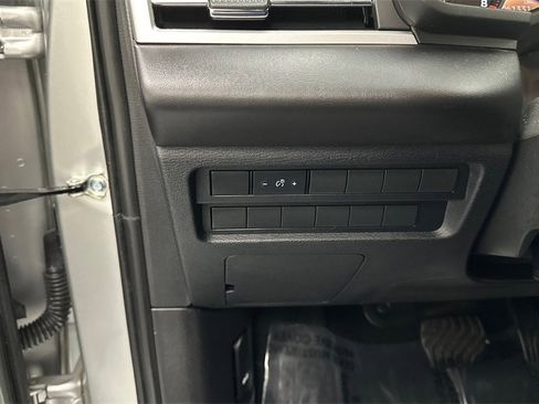 Used 2022 Mitsubishi Outlander ES image 27