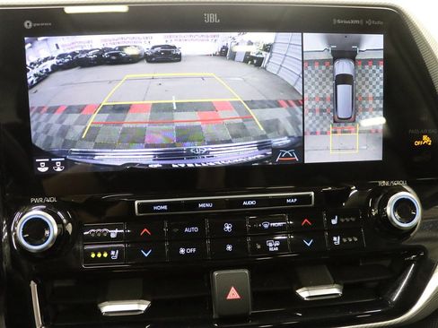 Used 2022 Toyota Highlander Platinum AWD/4WD image 36