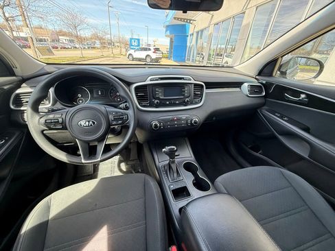 Used 2016 Kia Sorento LX image 6