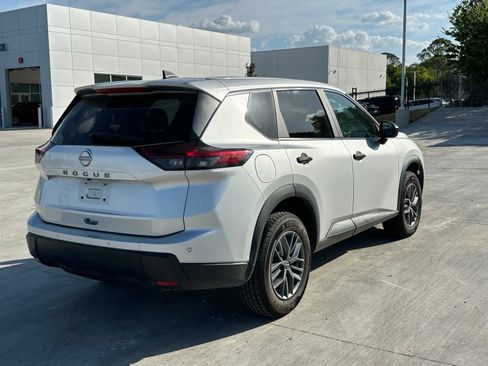 Used 2024 Nissan Rogue S FWD image 5