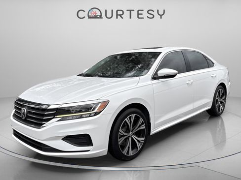 Used 2021 Volkswagen Passat 2.0T SE image 10