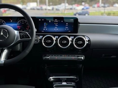 Used 2026 Mercedes-Benz CLA 250 4MATIC image 32