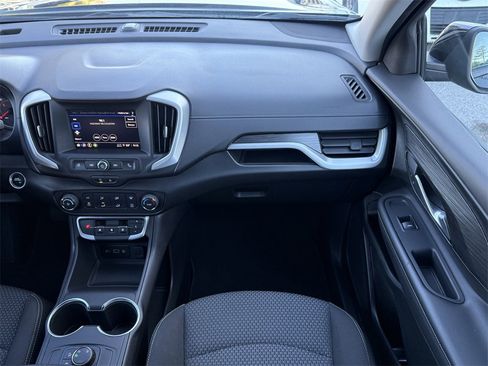 Used 2024 GMC Terrain SLE image 16