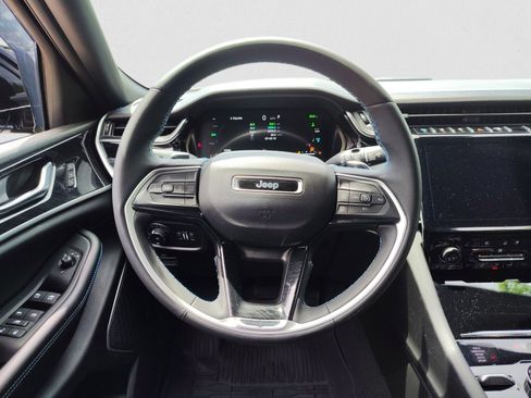 Used 2023 Jeep Grand Cherokee Trailhawk w/ Luxury Tech Group III AWD/4WD image 14