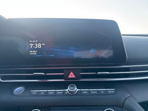 Used 2025 Hyundai Elantra SEL FWD image 39