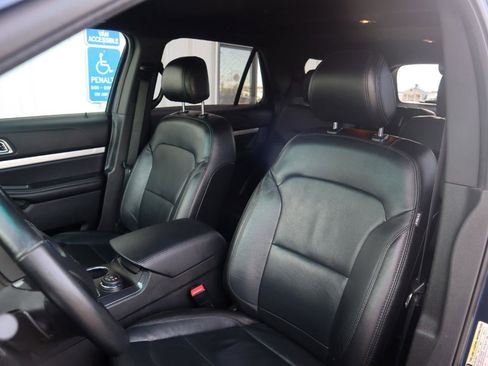 Used 2017 Ford Explorer XLT w/ Equipment Group 202A AWD/4WD image 58