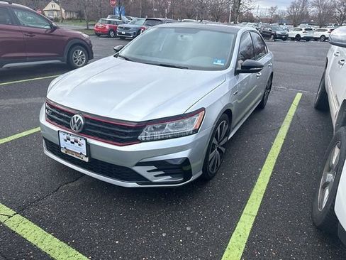 Used 2018 Volkswagen Passat 3.6 image 2