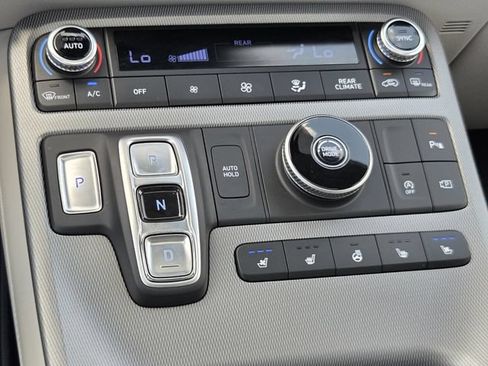 Used 2025 Hyundai Palisade Limited FWD image 16