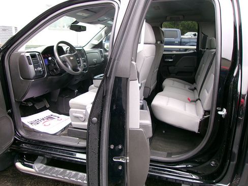 Used 2018 Chevrolet Silverado 1500 Custom w/ Custom Value Package image 12