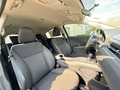 Used 2018 Honda HR-V LX image 13