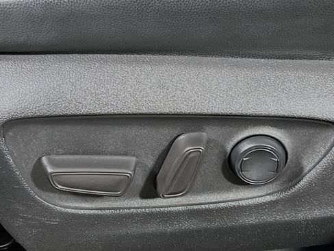 Used 2023 Toyota Highlander XLE FWD image 16