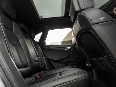 Certified 2024 Porsche Macan AWD/4WD image 39