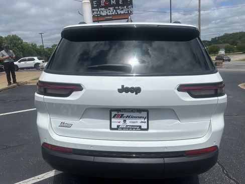 New 2025 Jeep Grand Cherokee L Laredo image 10