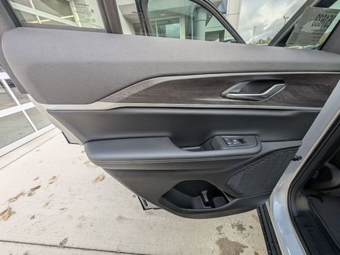 New 2025 Jeep Grand Cherokee Limited image 38