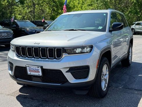 Used 2024 Jeep Grand Cherokee Laredo X AWD/4WD image 8