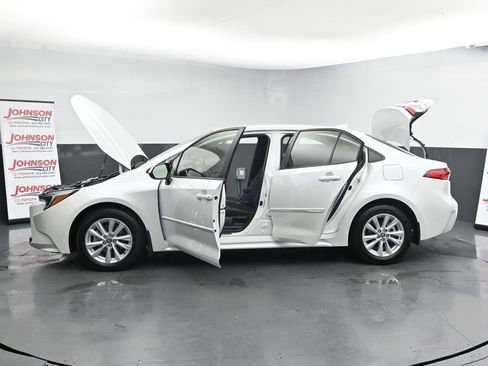 Used 2025 Toyota Corolla LE image 50