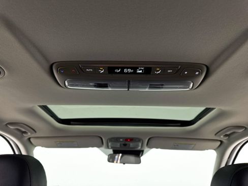 Used 2025 Kia Telluride S FWD image 38