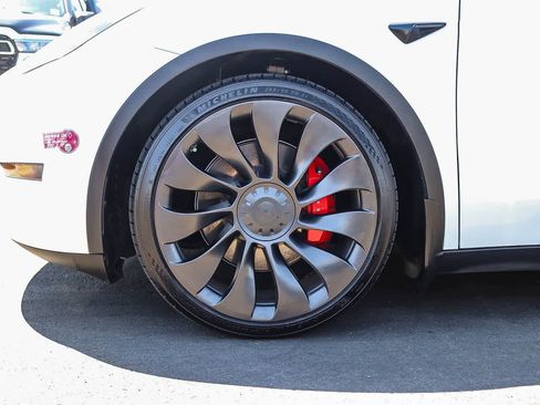 Used 2023 Tesla Model Y Performance AWD/4WD image 9