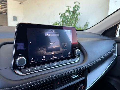 Used 2025 Nissan Rogue SV FWD image 20