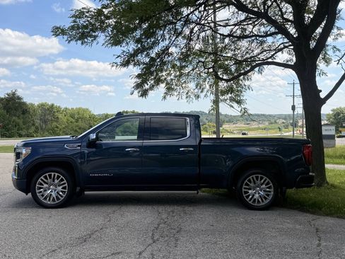 Used 2019 GMC Sierra 1500 Denali w/ Denali Ultimate Package AWD/4WD image 2