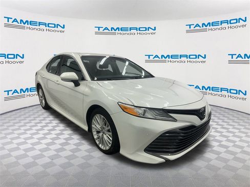 Used 2018 Toyota Camry XLE image 7