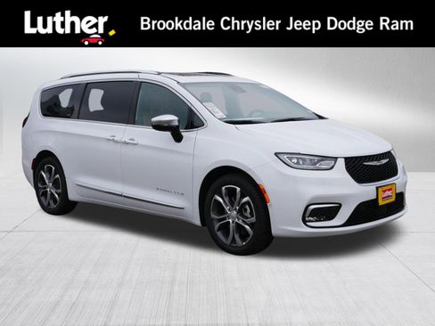 New 2026 Chrysler Pacifica Pinnacle image 1