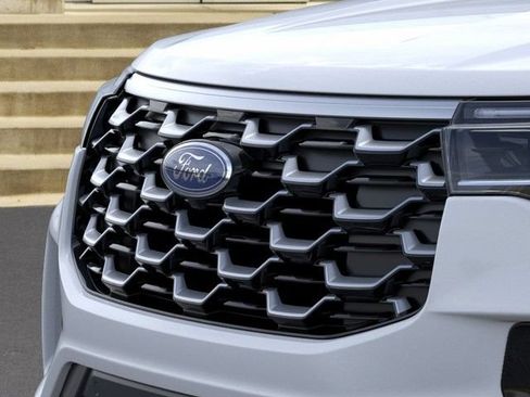 New 2026 Ford Explorer Platinum w/ LUX Leather Package AWD/4WD image 17