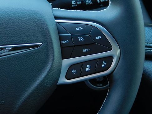 New 2026 Chrysler Pacifica Select image 17