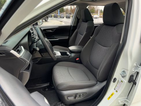 Used 2024 Toyota RAV4 XLE w/ Convenience Package image 11