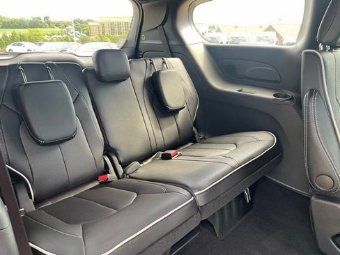 New 2026 Chrysler Pacifica Limited w/ S Appearance Package FWD image 12