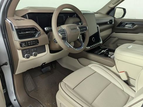 Used 2025 GMC Yukon Denali w/ Sun & Power Step Package image 11