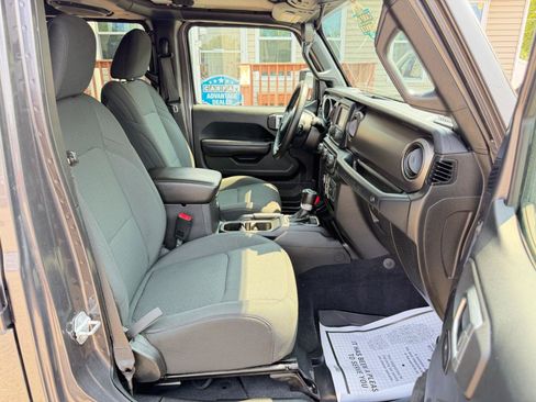 Used 2018 Jeep Wrangler Unlimited Sport S AWD/4WD image 47