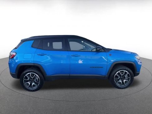 Used 2025 Jeep Compass Trailhawk image 17