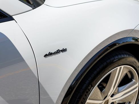 Used 2025 Porsche Macan Turbo Electric AWD/4WD image 13
