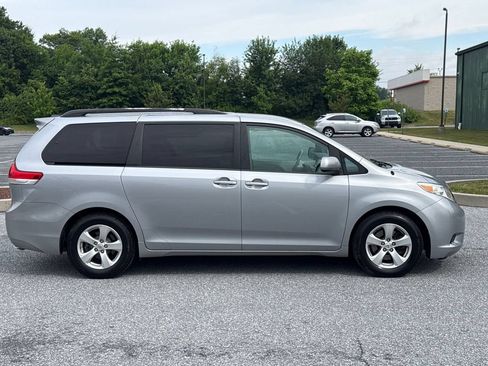 Used 2013 Toyota Sienna LE FWD image 8