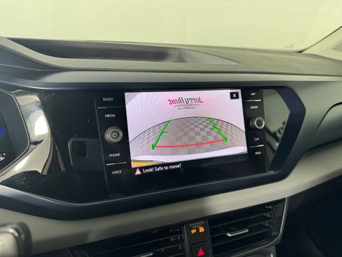 Used 2022 Volkswagen Taos SE w/ Panoramic Sunroof Package image 15
